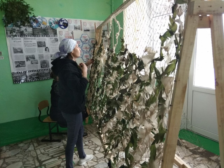 Плетение маскировочных сетей.